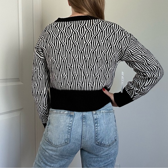 Black & White Mini Braid Pattern Cropped Pullover Crew Neck Sweater - Picture 2 of 8